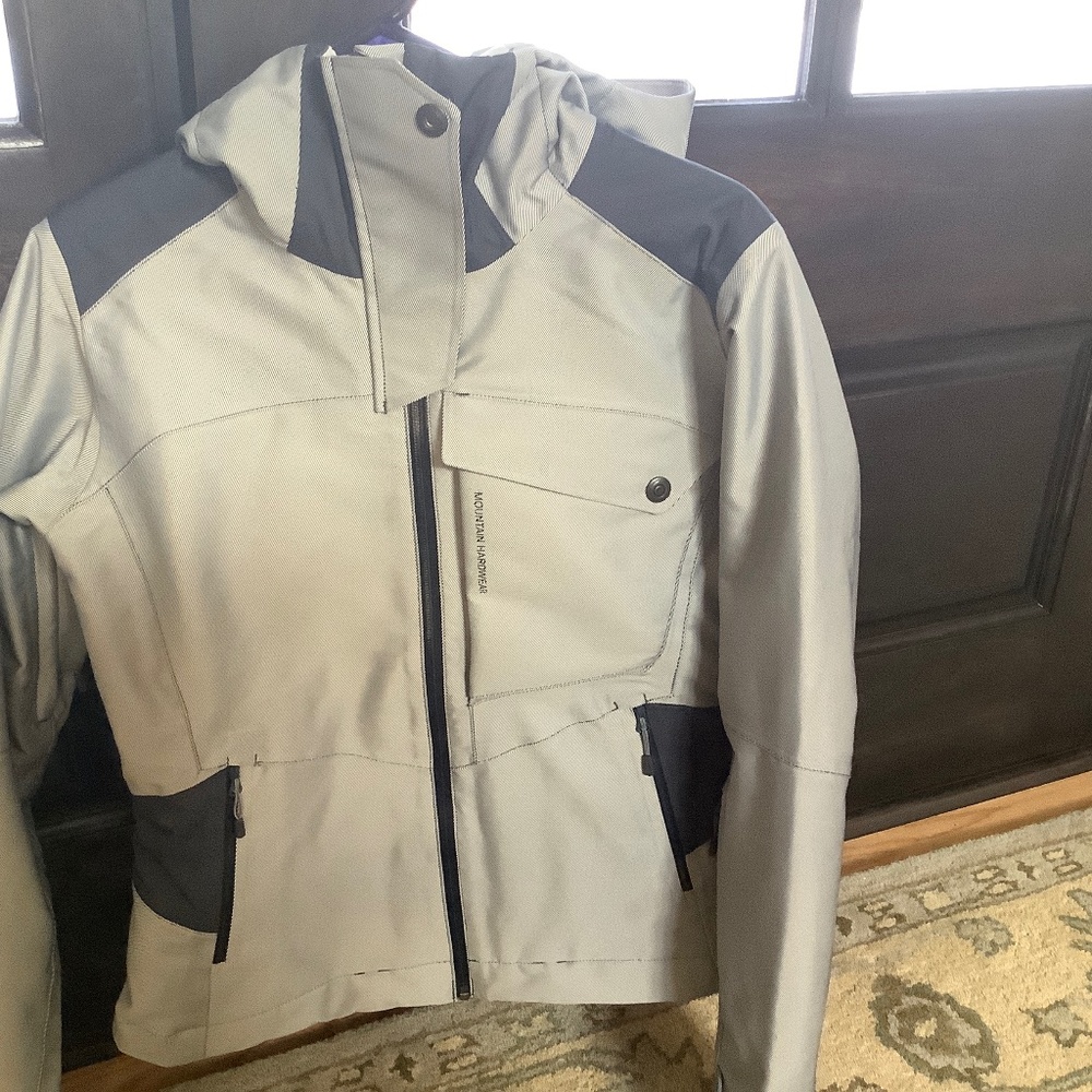 Women’s Mountain Hardwear Ski Jacket Size Small
